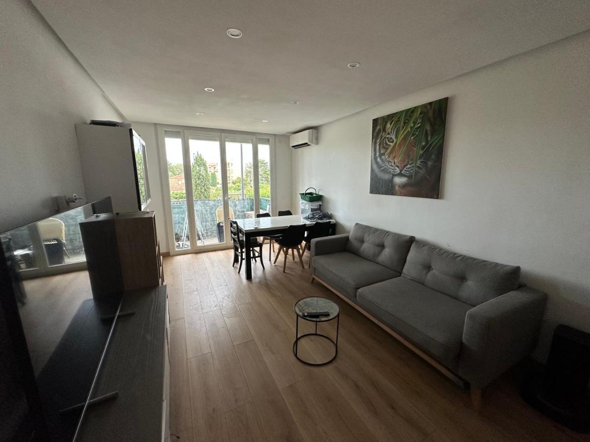 Apartment Climatise Avec Balcon *